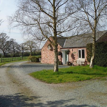 Bed and Breakfast Manor Farm Egerton Malpas  Екстер'єр фото